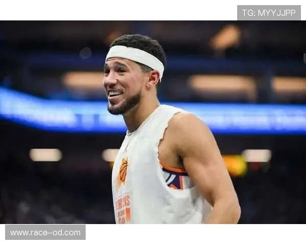 德文·布克关键挡拆助攻效率提升显著 打破个人得分结构限制