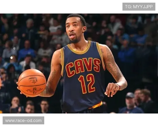 拉贾·朗多高效组织后场，挡拆配合助骑士稳定攻防节奏