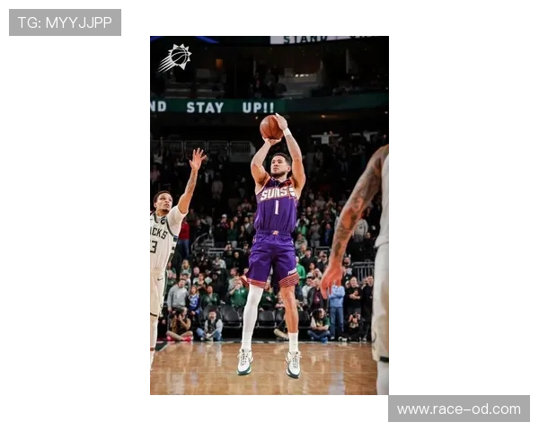 德文·布克突破拉开差距，关键时刻得分效率显著提升