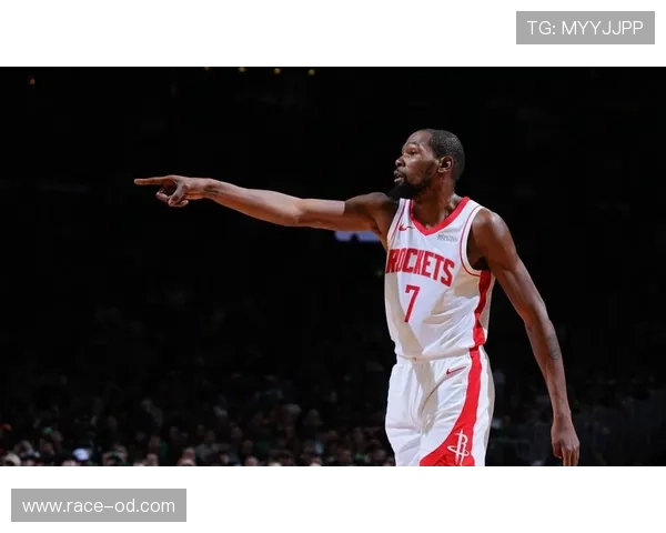 杜兰特无球移动提升季后赛效率，明显优于常规赛表现