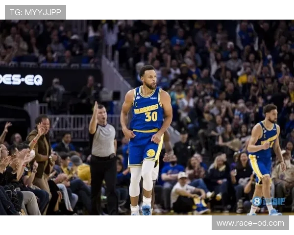 米切尔无球跑动制造错位，高效输出改变骑士进攻结构